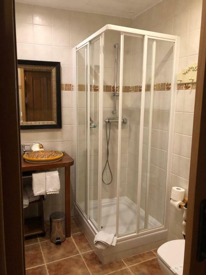 Micro-Hostal La Puerta Del Perdon Вильяфранка-дель-Бьерсо Экстерьер фото